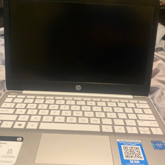 HP STREAM LAPTOP - Picture 2 of 6